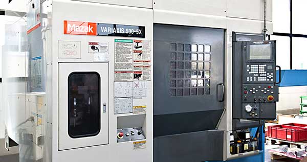 2002 Kauf der ersten 5-Achs-Maschine, Fabrikat: Mazak Variaxis 500-5X 